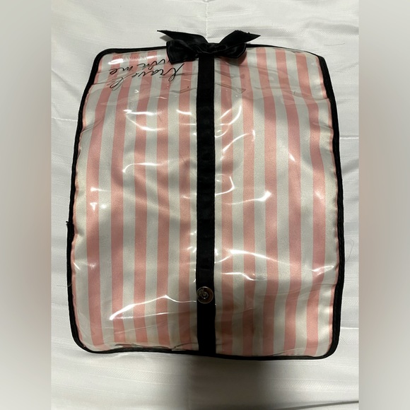 Victorias Secret Fashion Show Travel Pouch - Picture 2 of 5